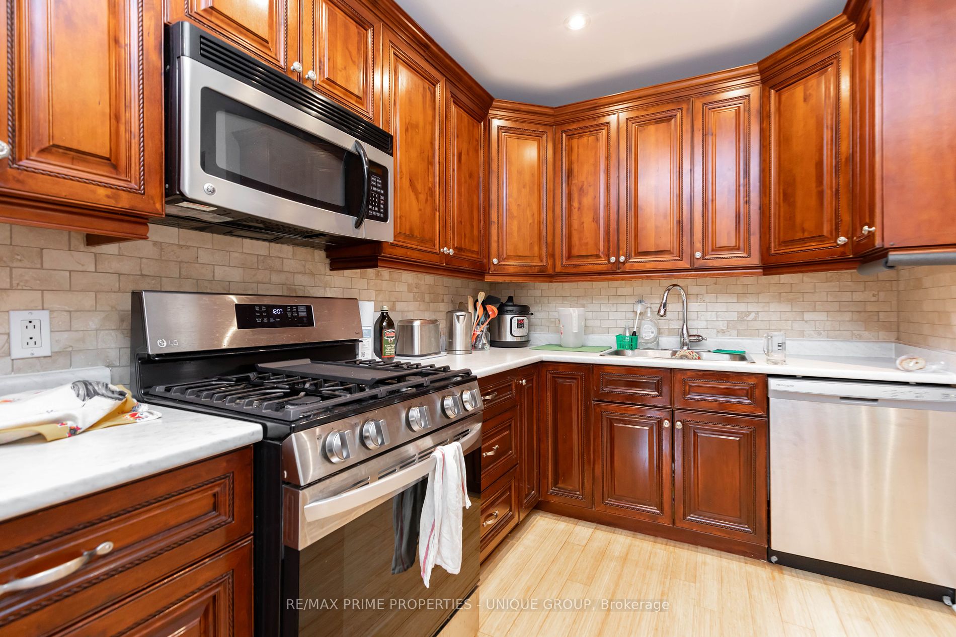 2338 Queen St E, #Main