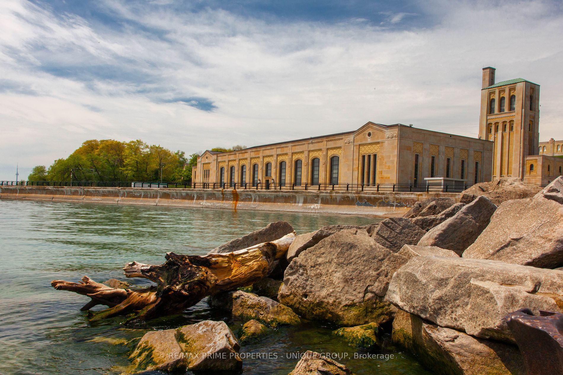 2338 Queen St E, #Main