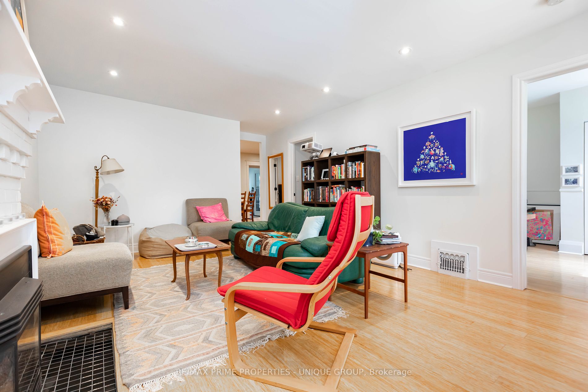 2338 Queen St E, #Main