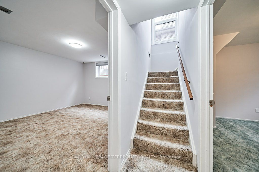 83 Sherwood Road E