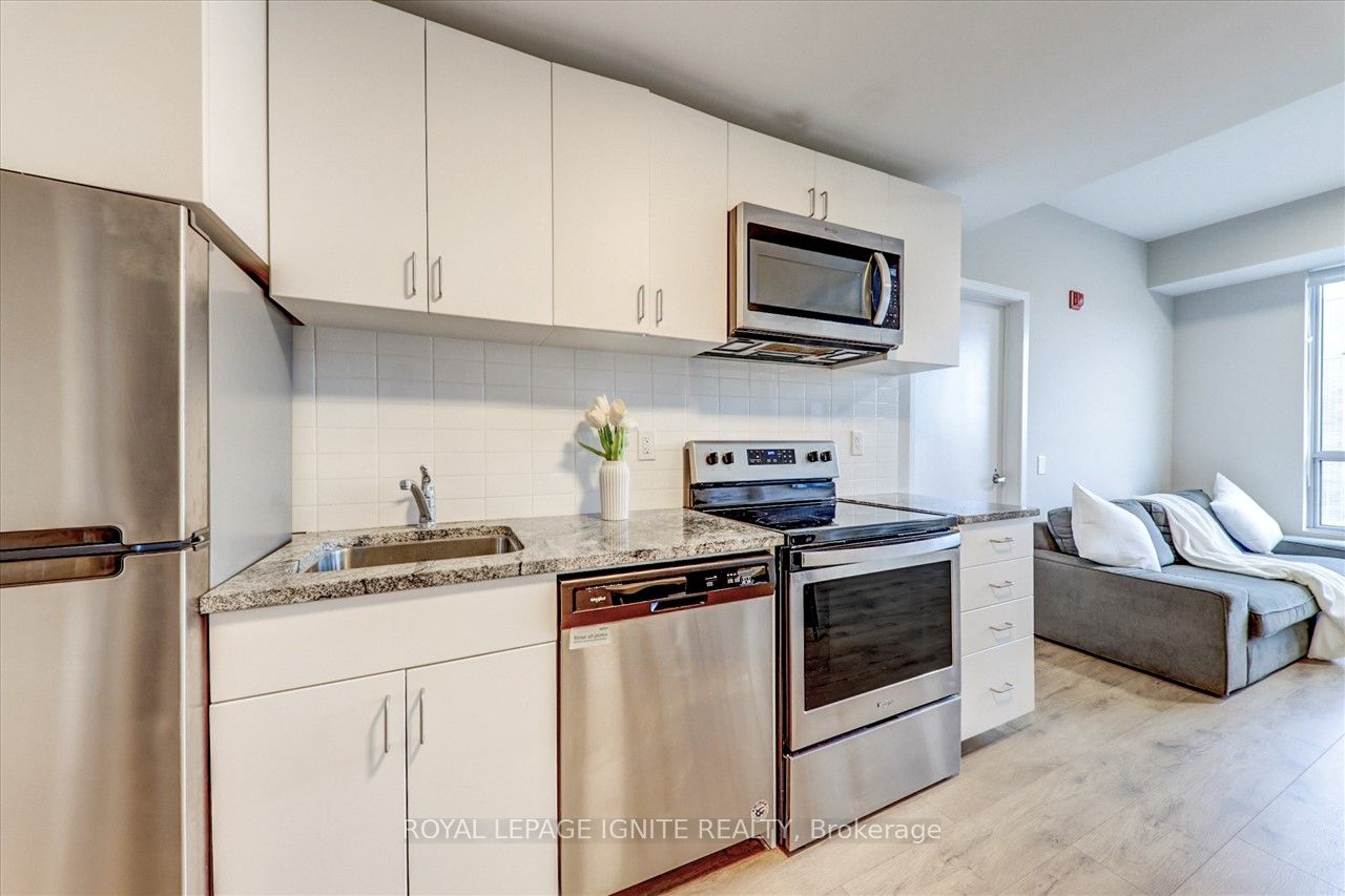 1800 Simcoe St N, #218