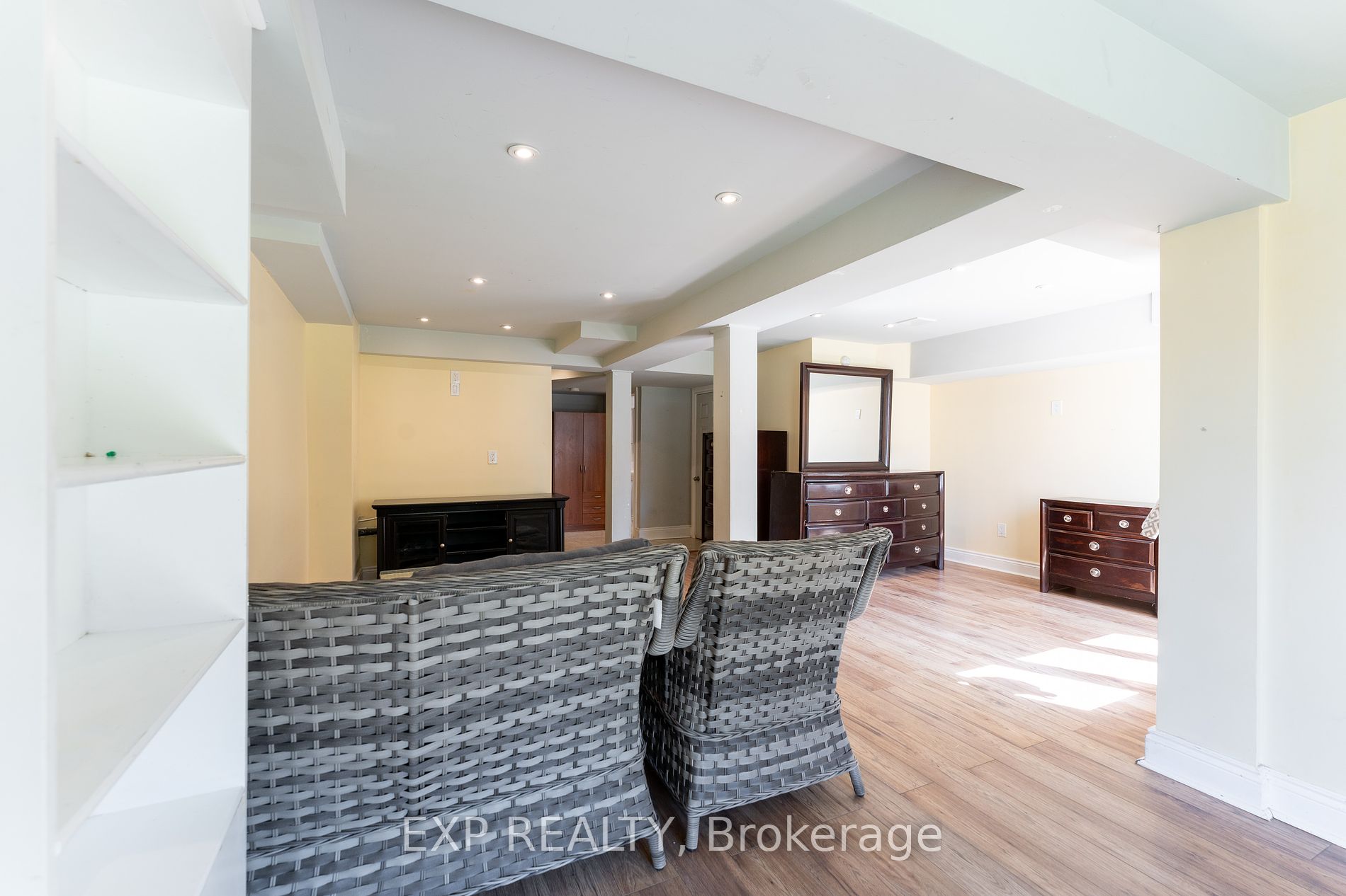 164 Dewell Crescent