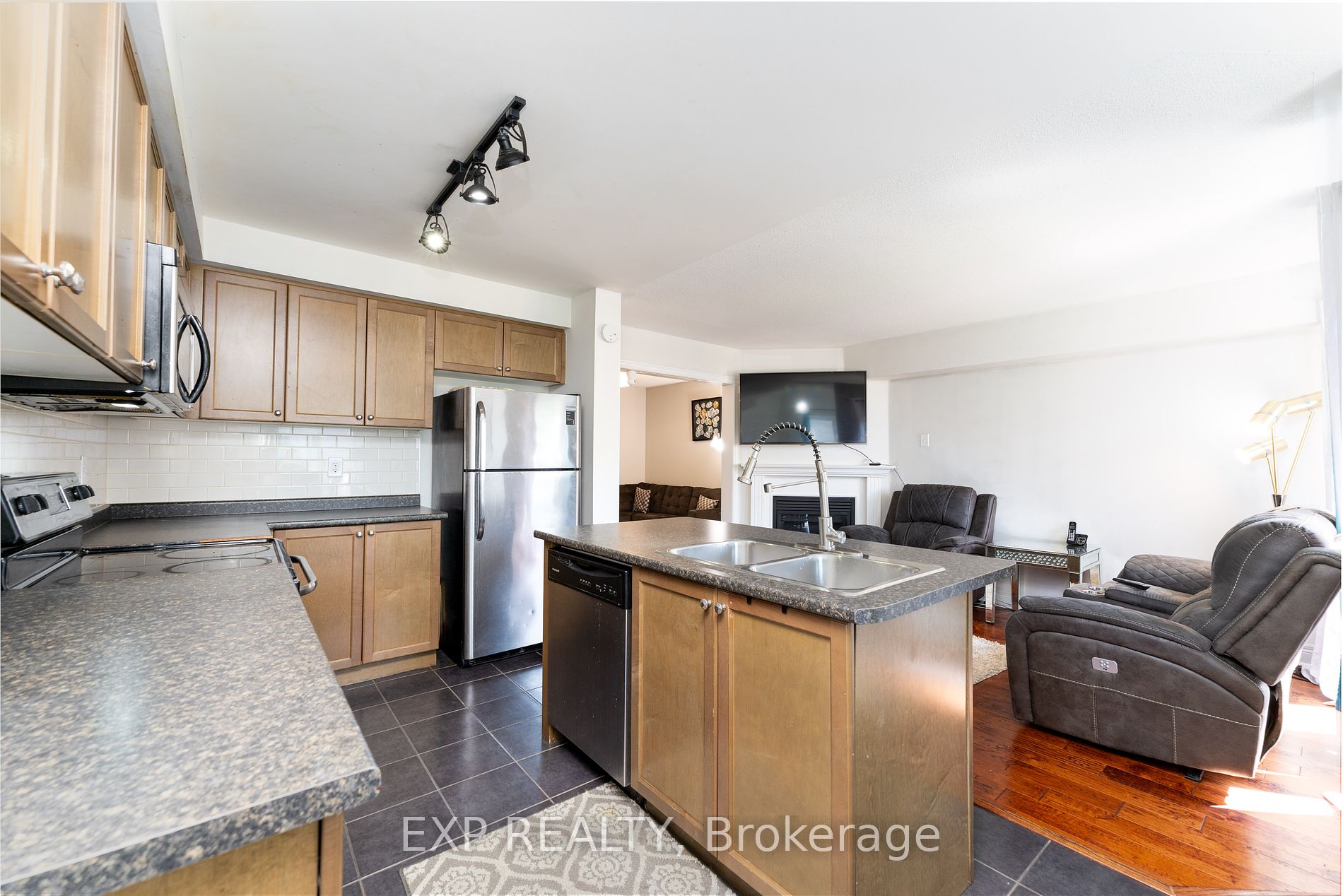 164 Dewell Crescent