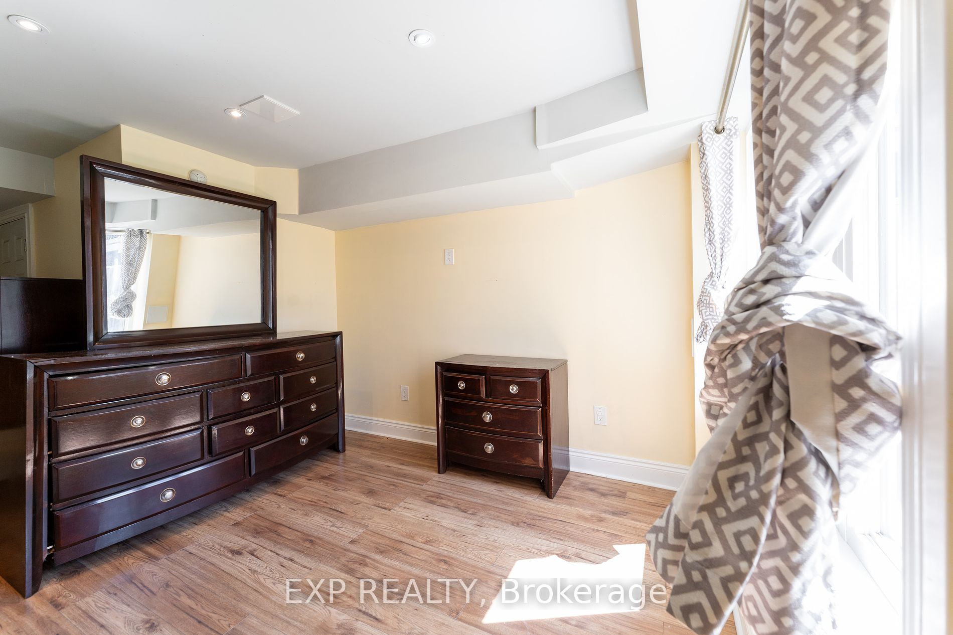 164 Dewell Crescent