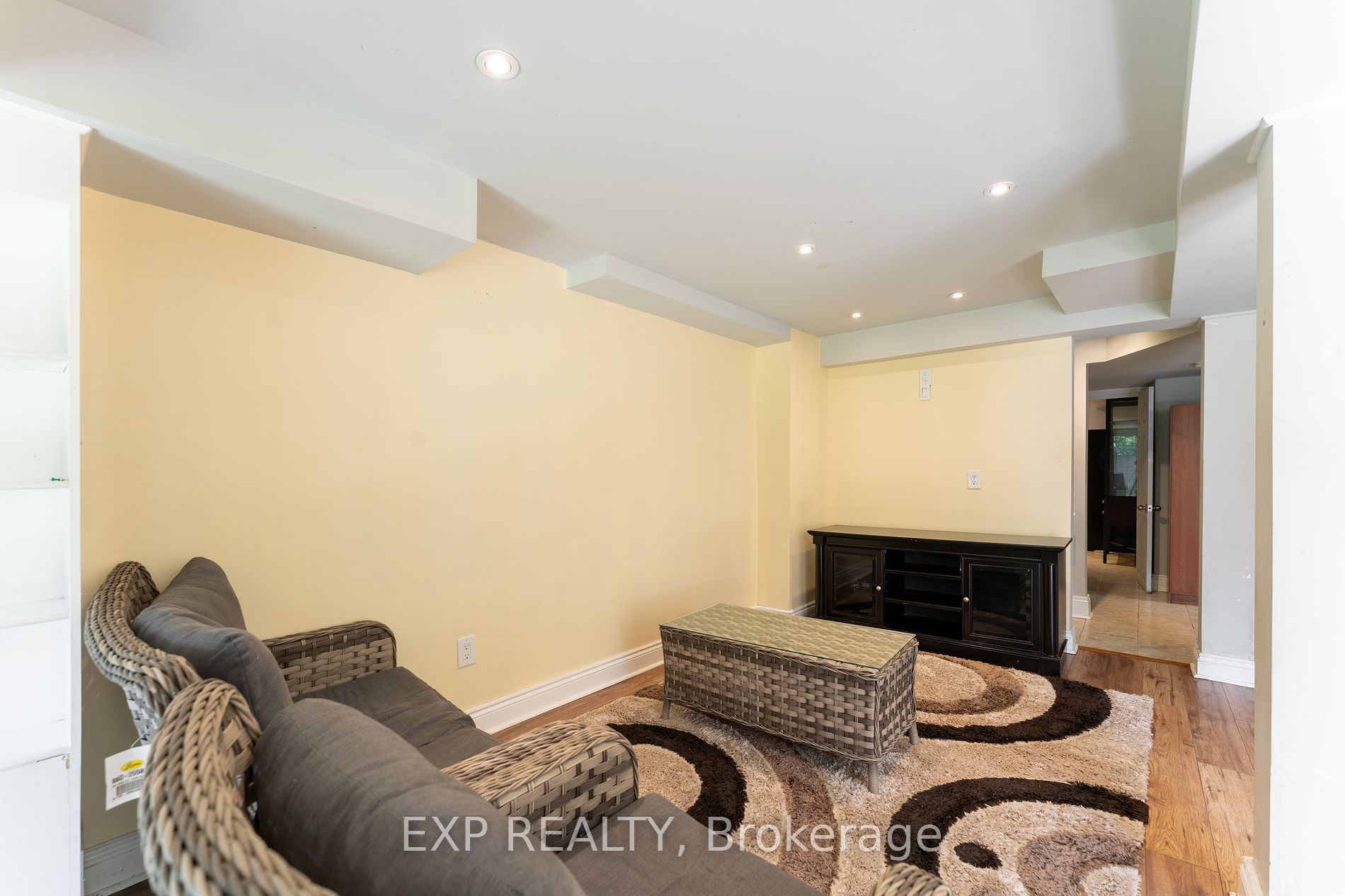 164 Dewell Crescent
