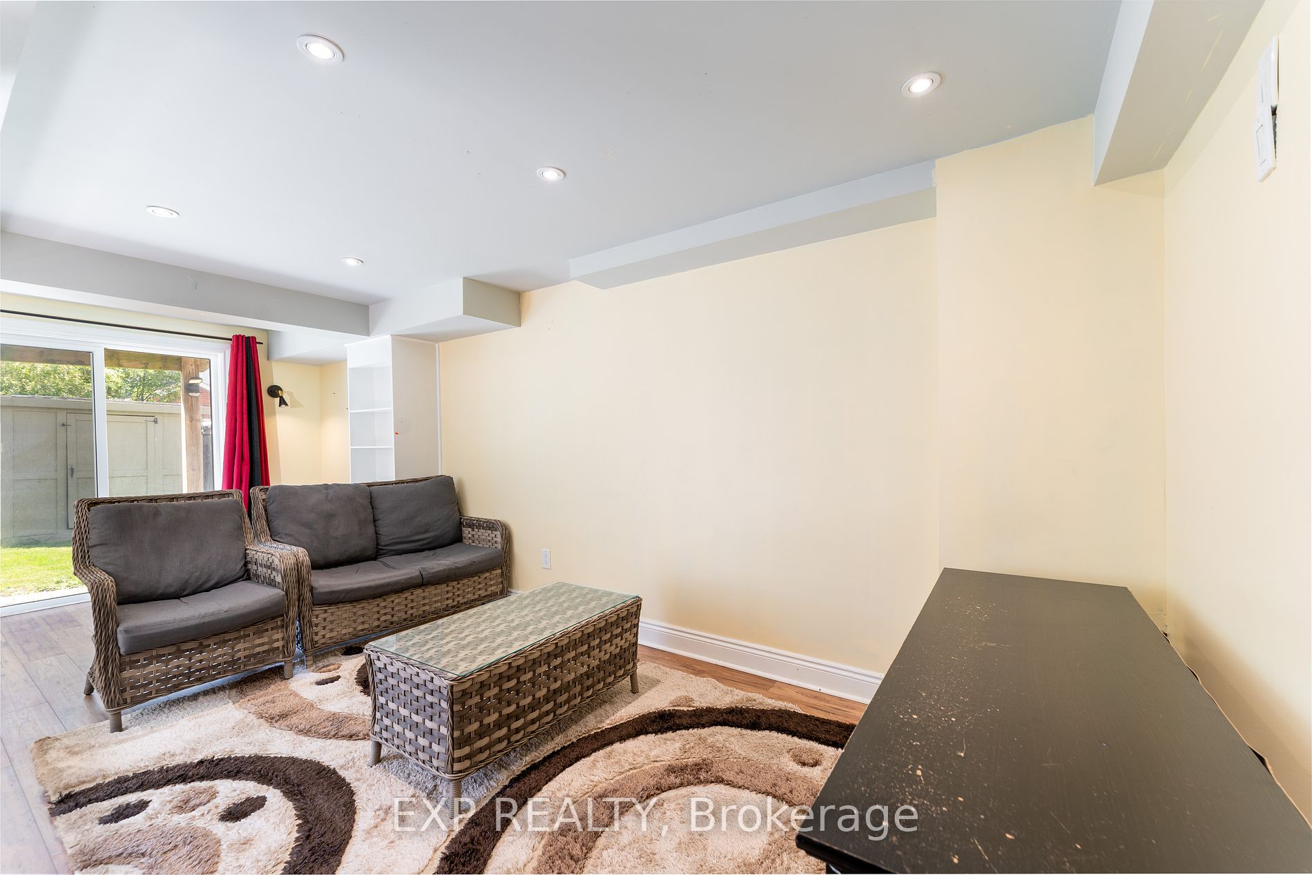 164 Dewell Crescent