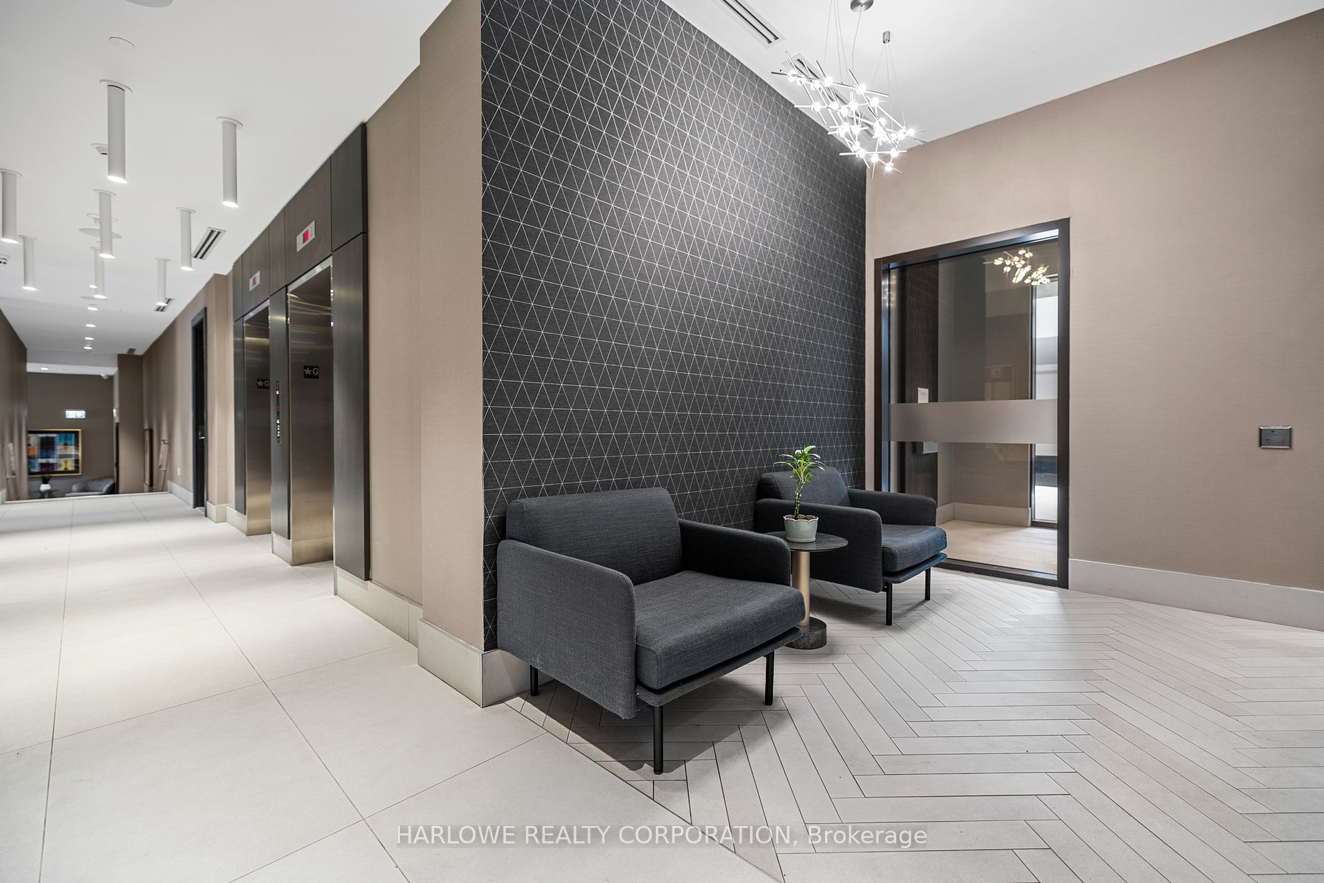 2550 Simcoe Street N, #2516