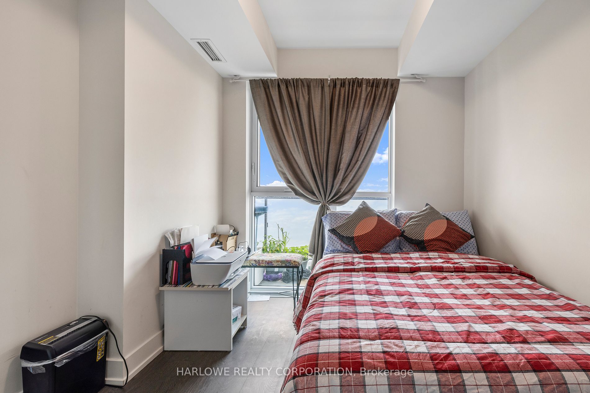 2550 Simcoe Street N, #2516