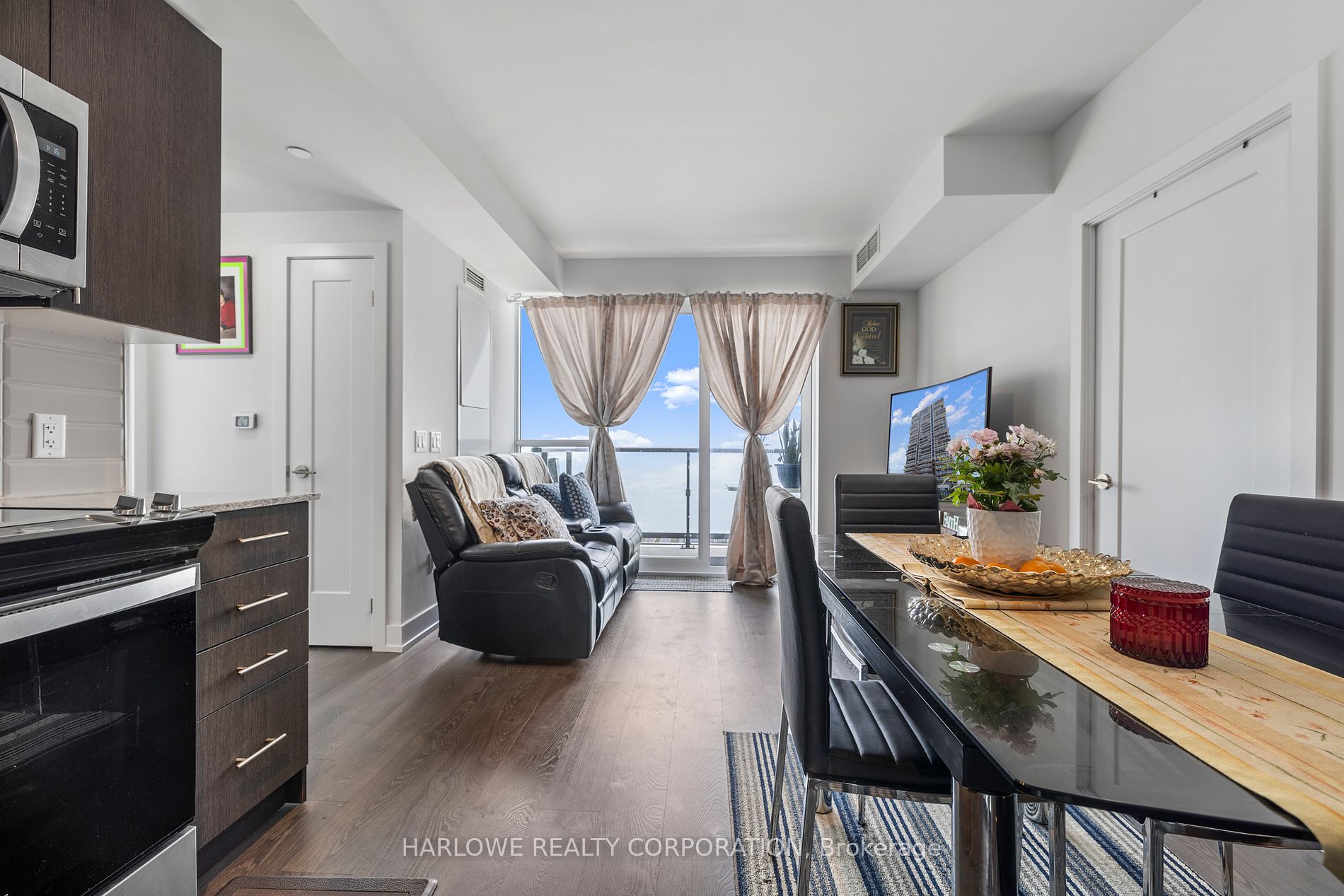 2550 Simcoe Street N, #2516