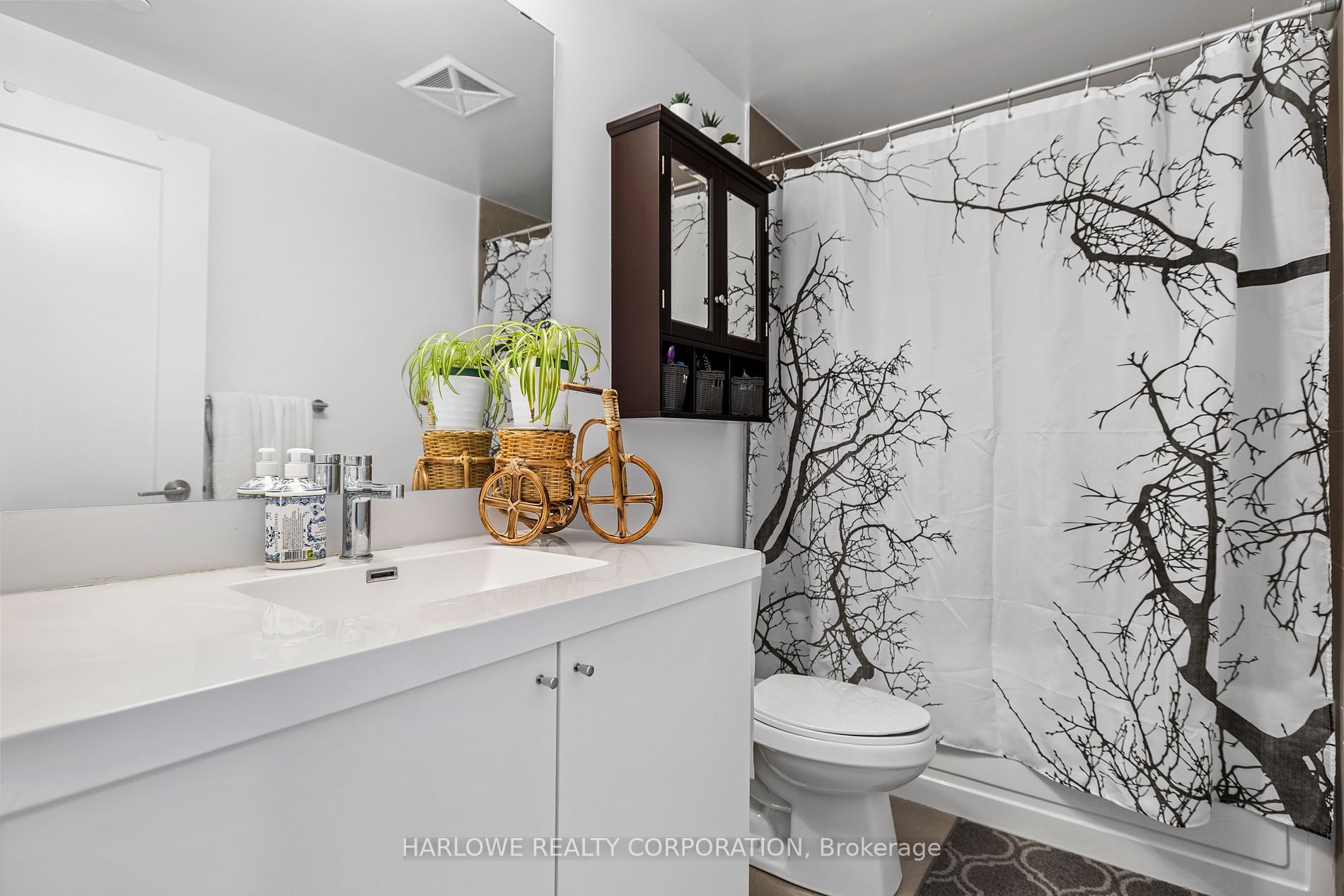 2550 Simcoe Street N, #2516