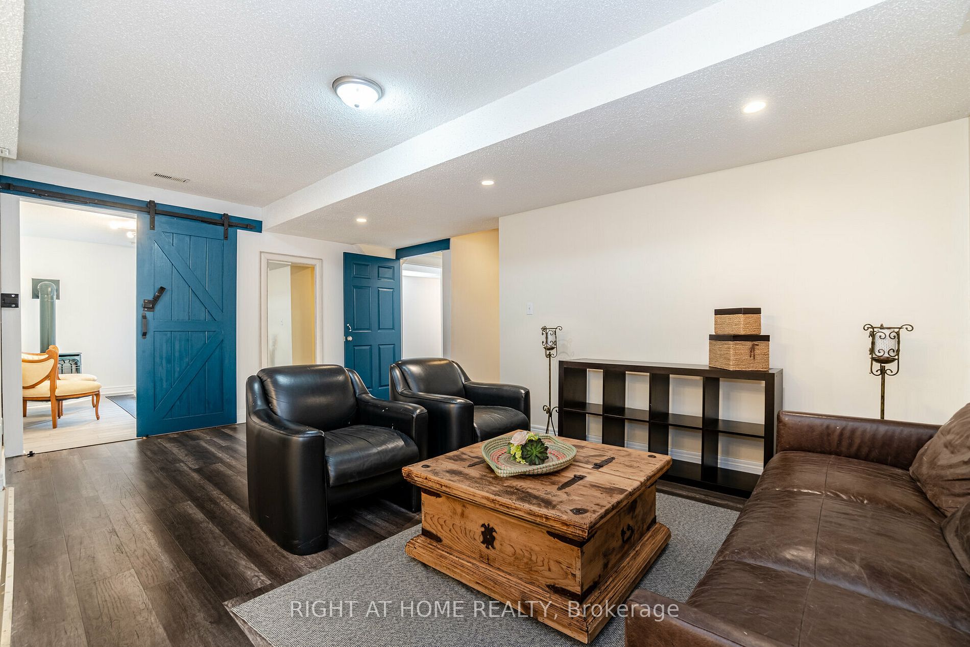 30 Amanda Ave N