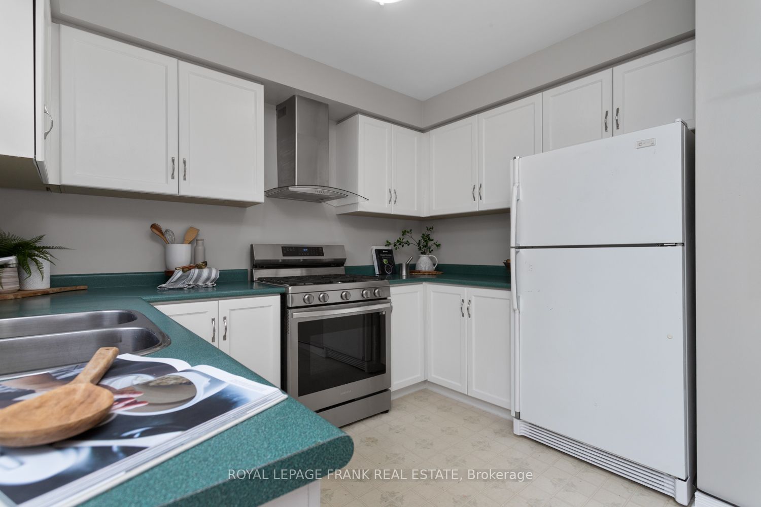 887 Lavis Court
