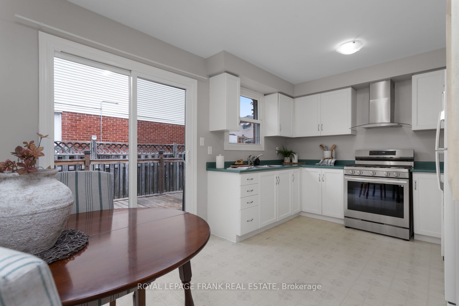 887 Lavis Court
