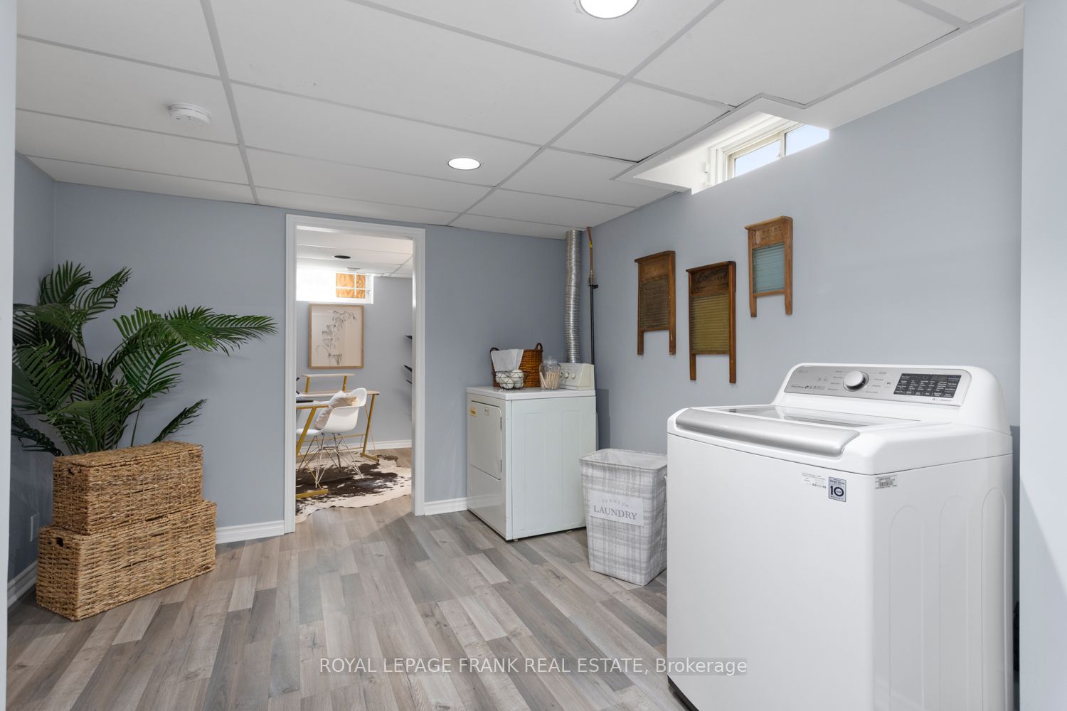 887 Lavis Court