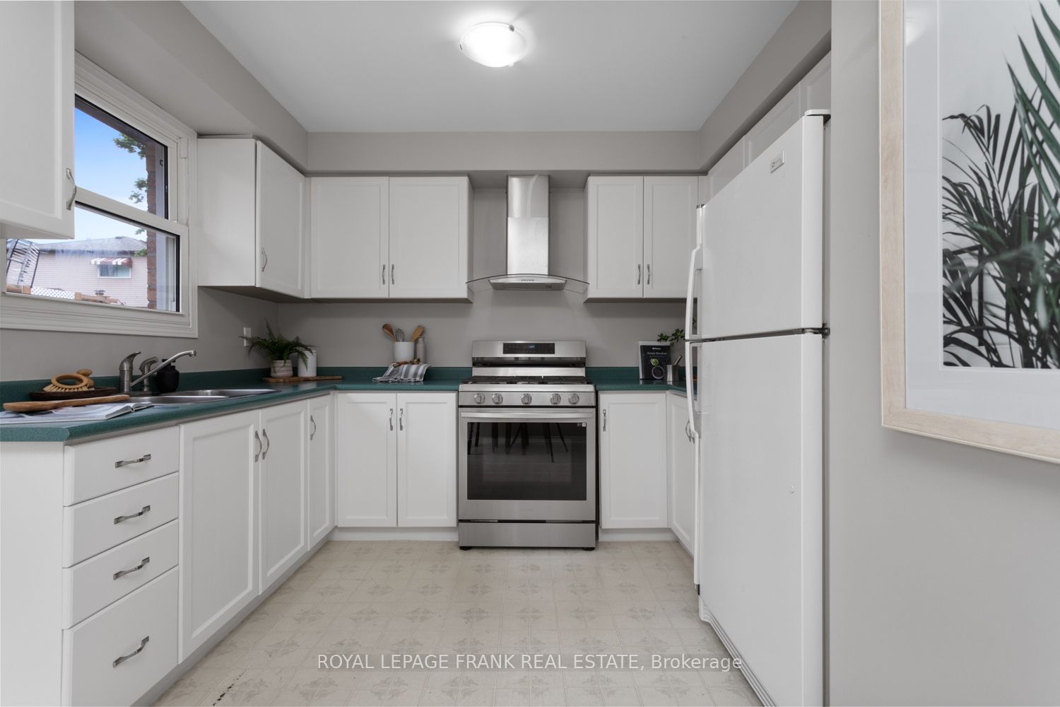 887 Lavis Court