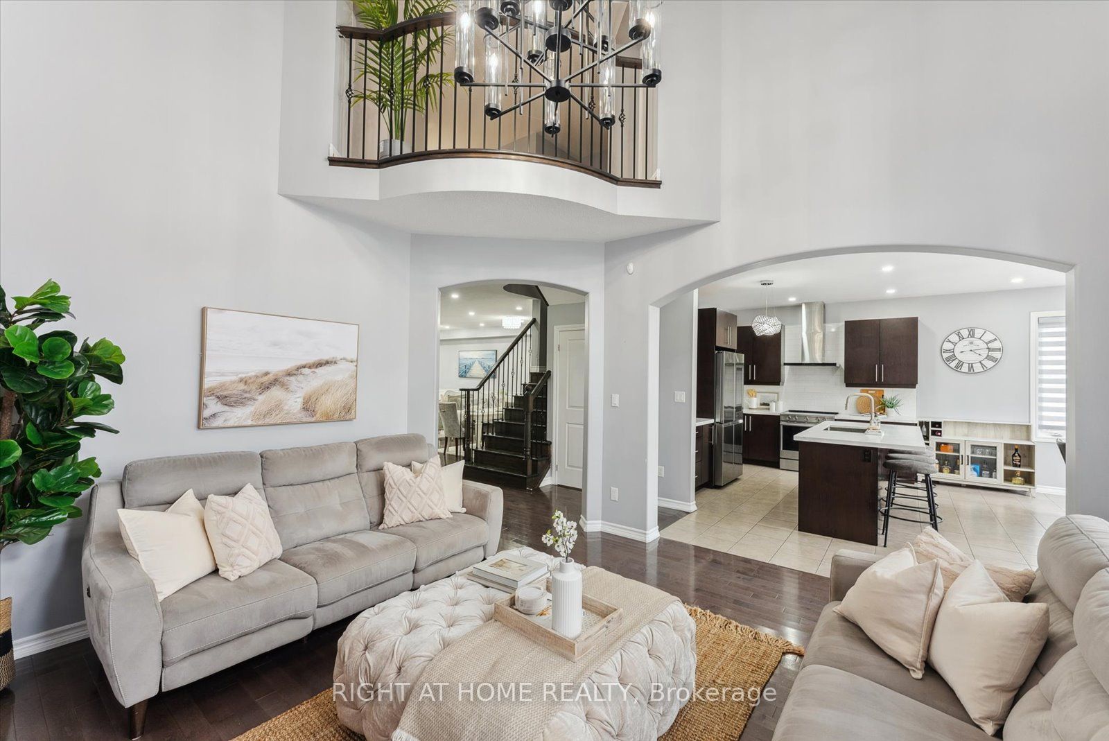 7 Carl Raby St