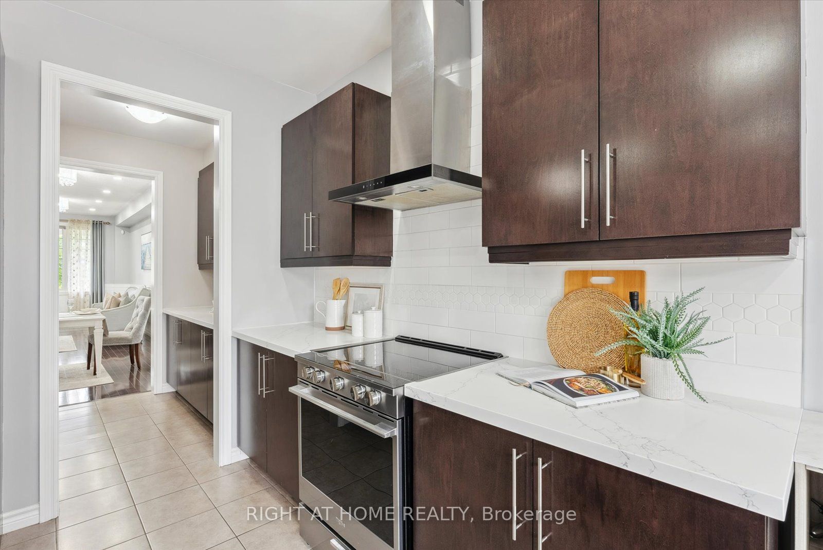 7 Carl Raby St