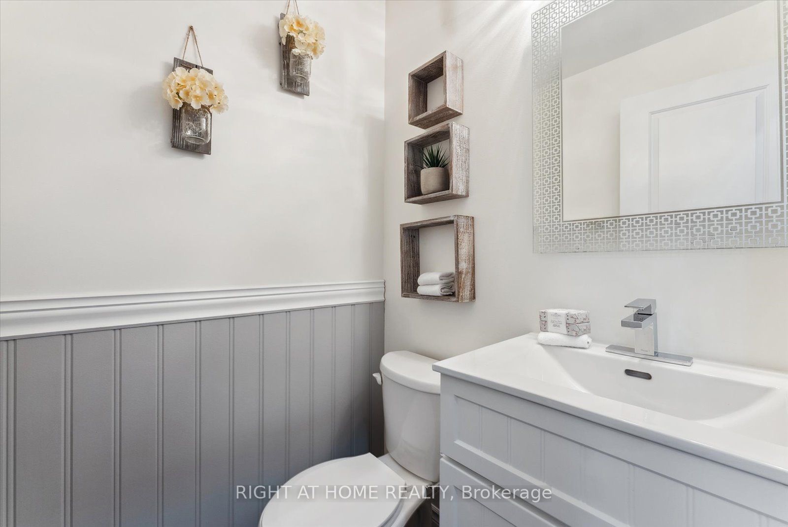 7 Carl Raby St