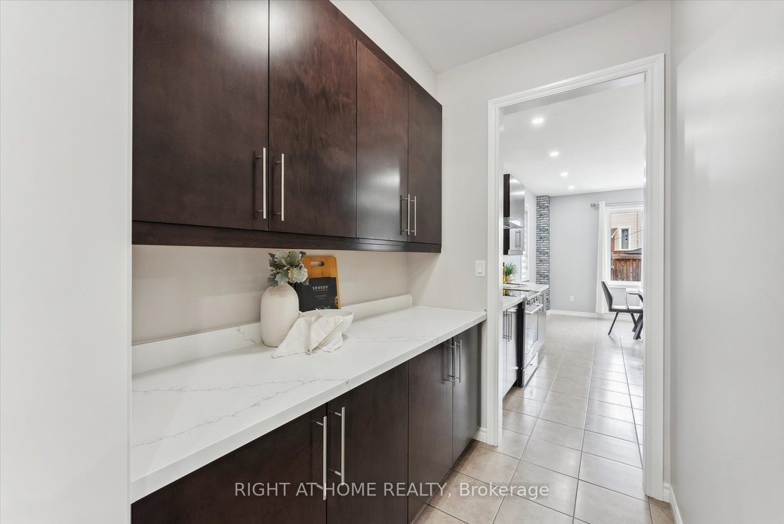 7 Carl Raby St