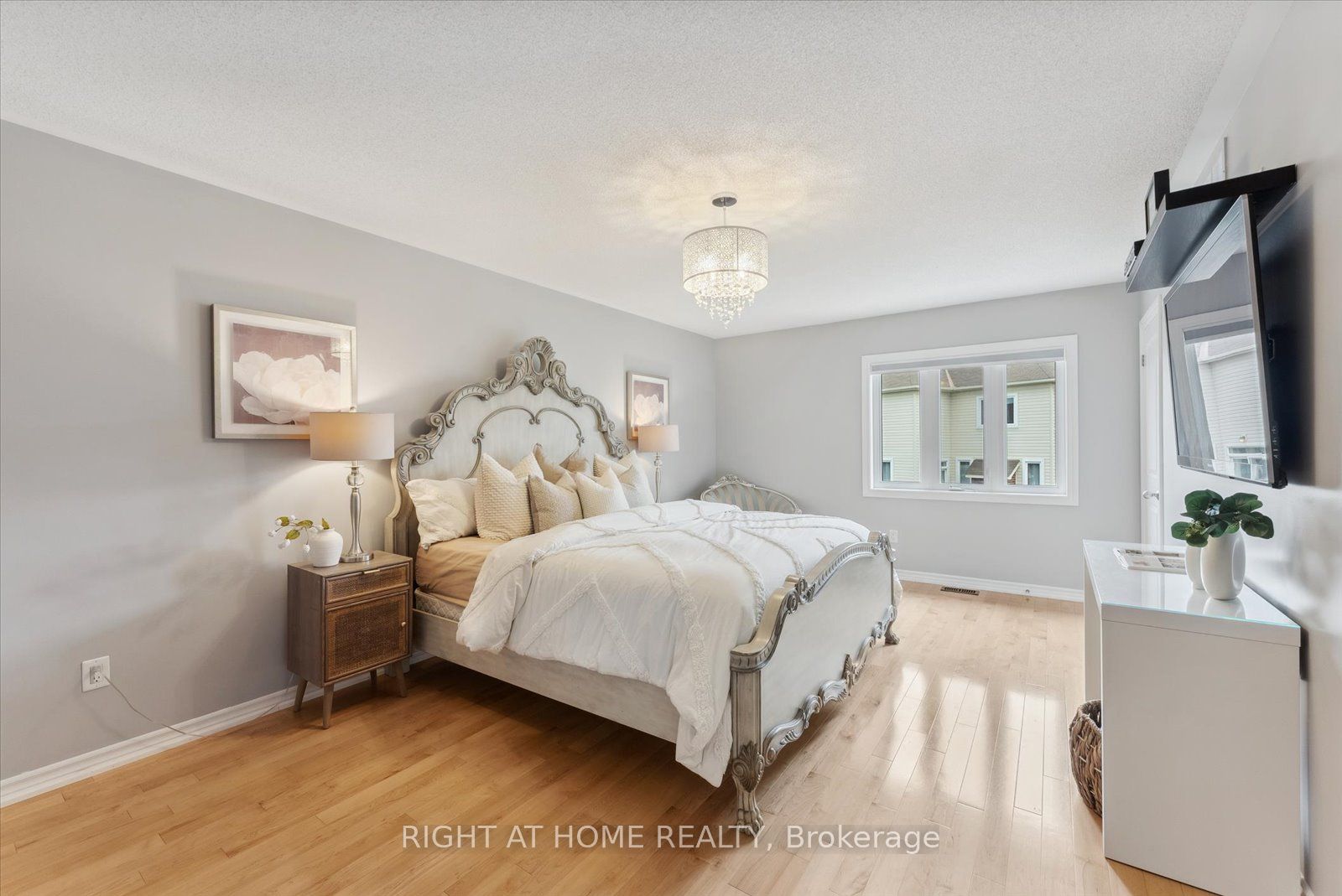 7 Carl Raby St