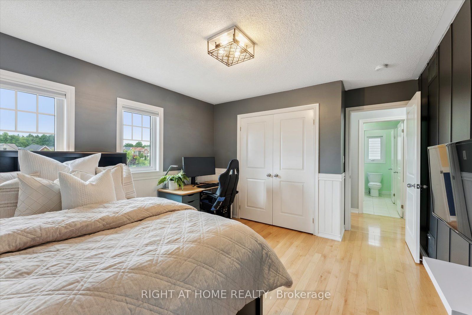 7 Carl Raby St