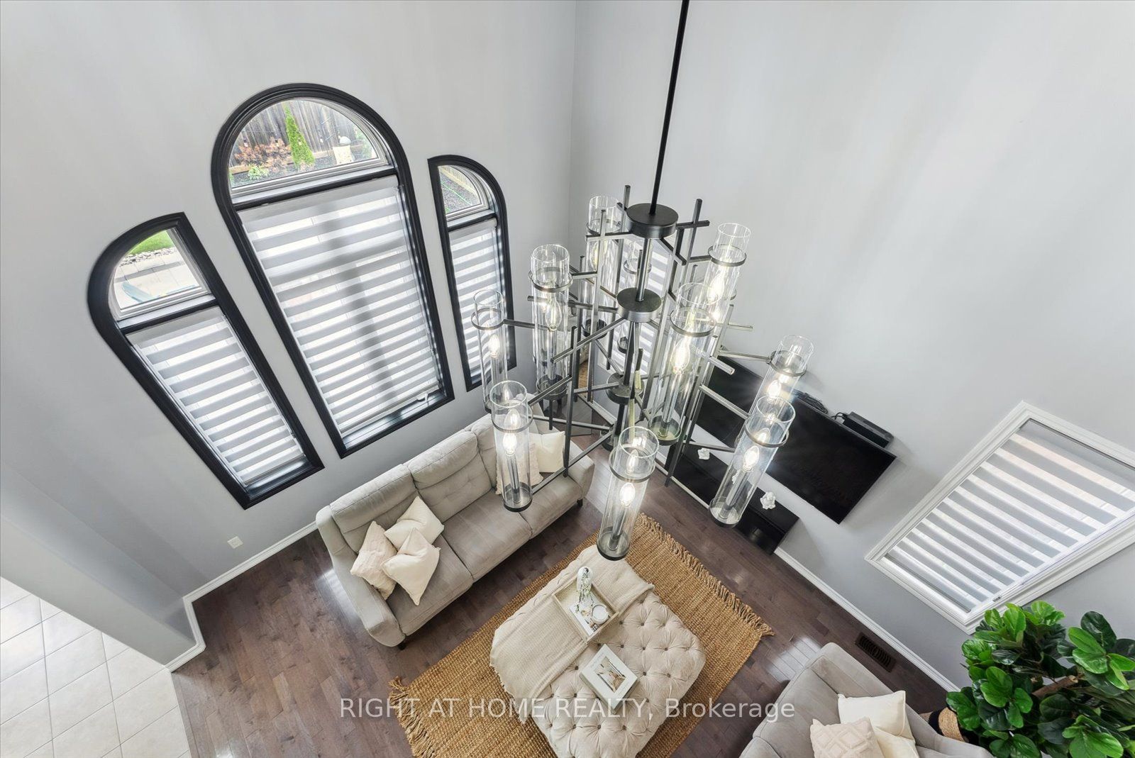 7 Carl Raby St