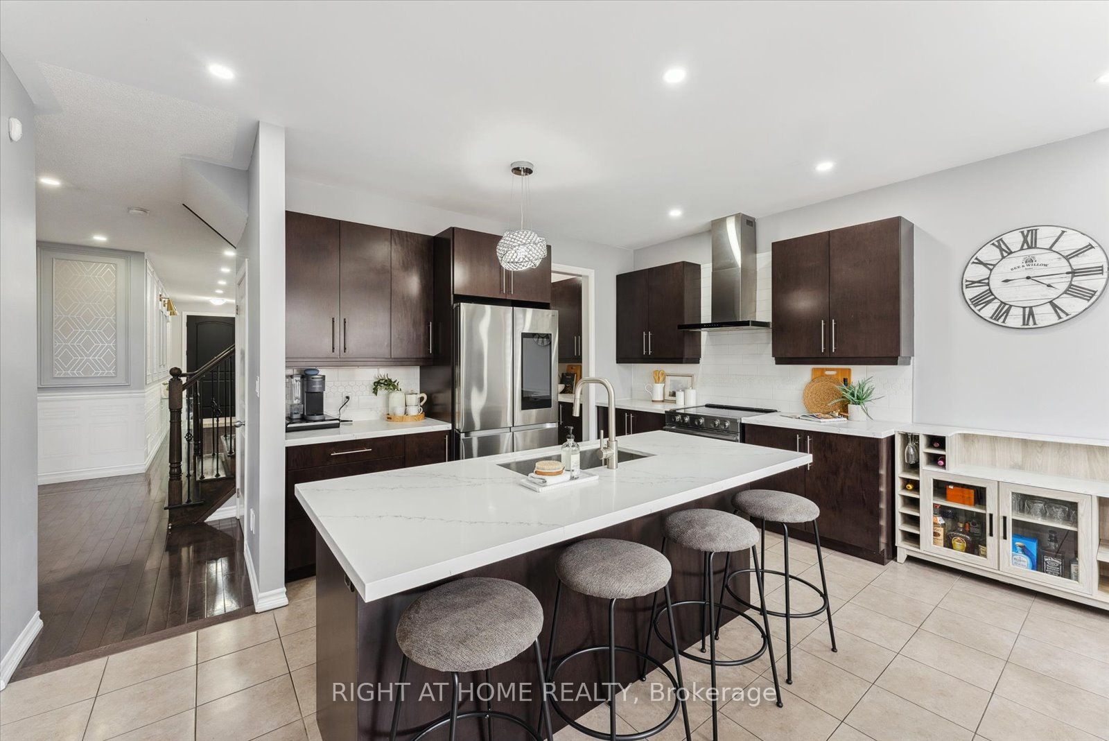 7 Carl Raby St