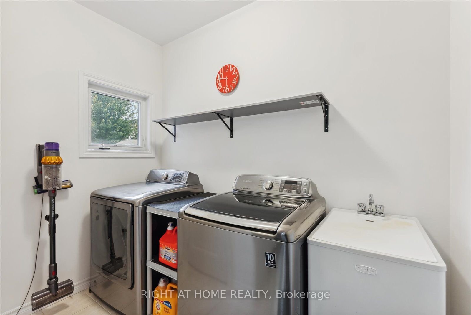 7 Carl Raby St