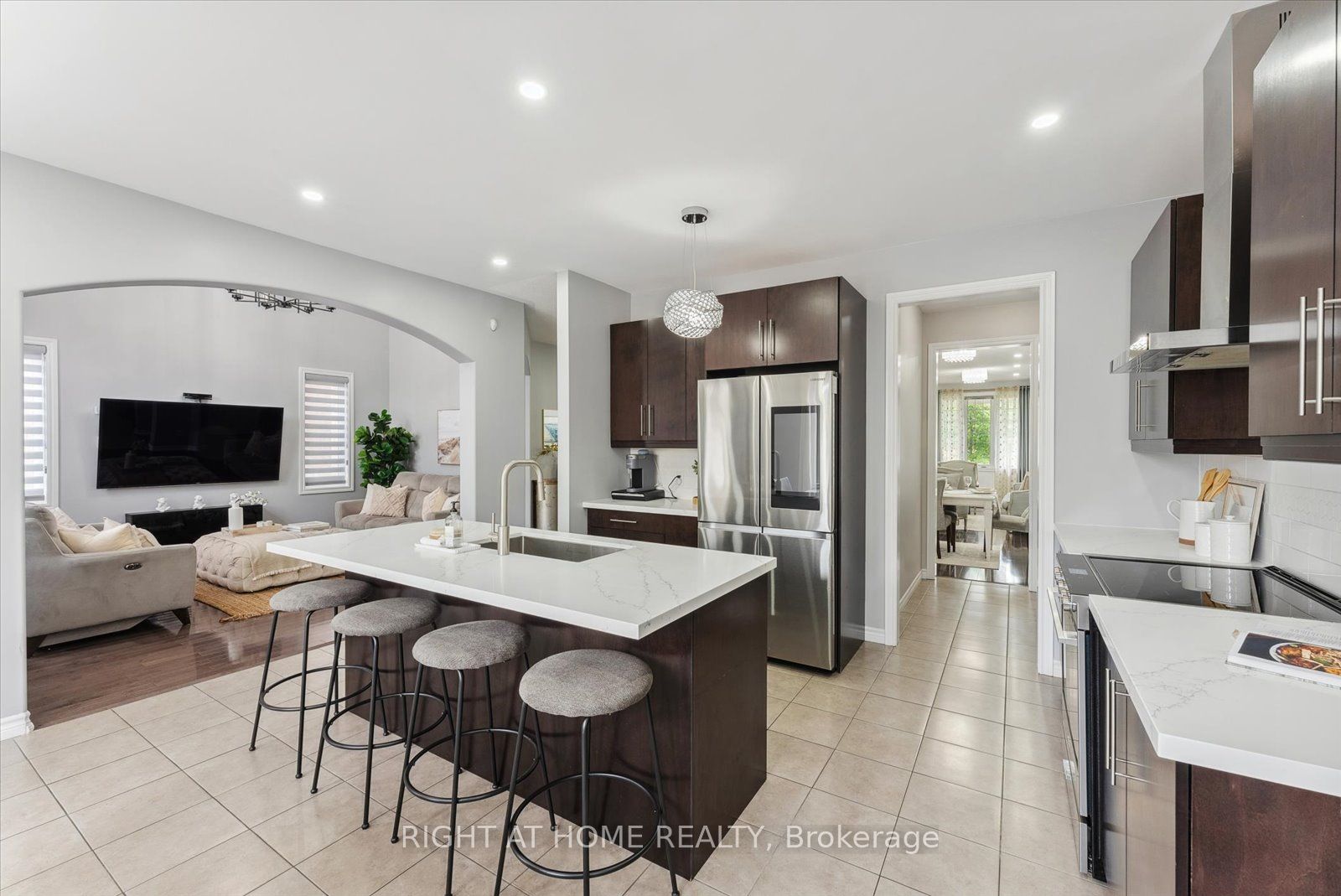 7 Carl Raby St