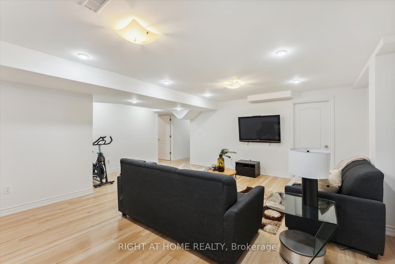 7 Carl Raby St