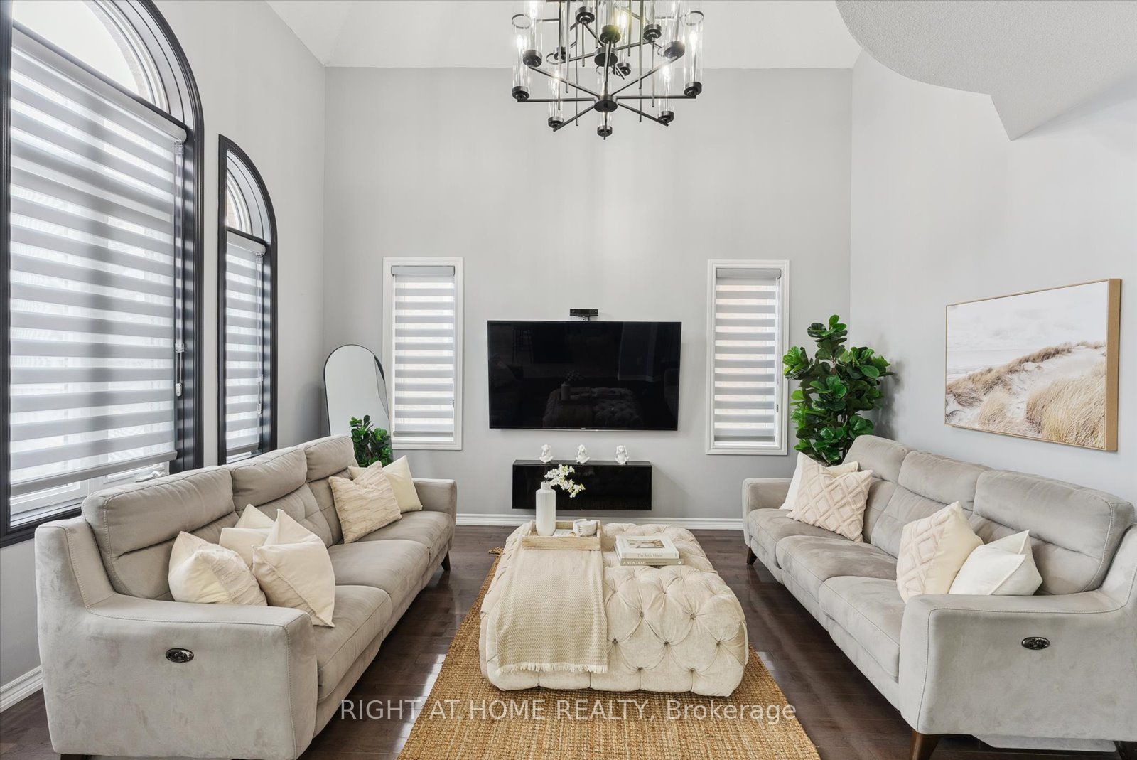 7 Carl Raby St