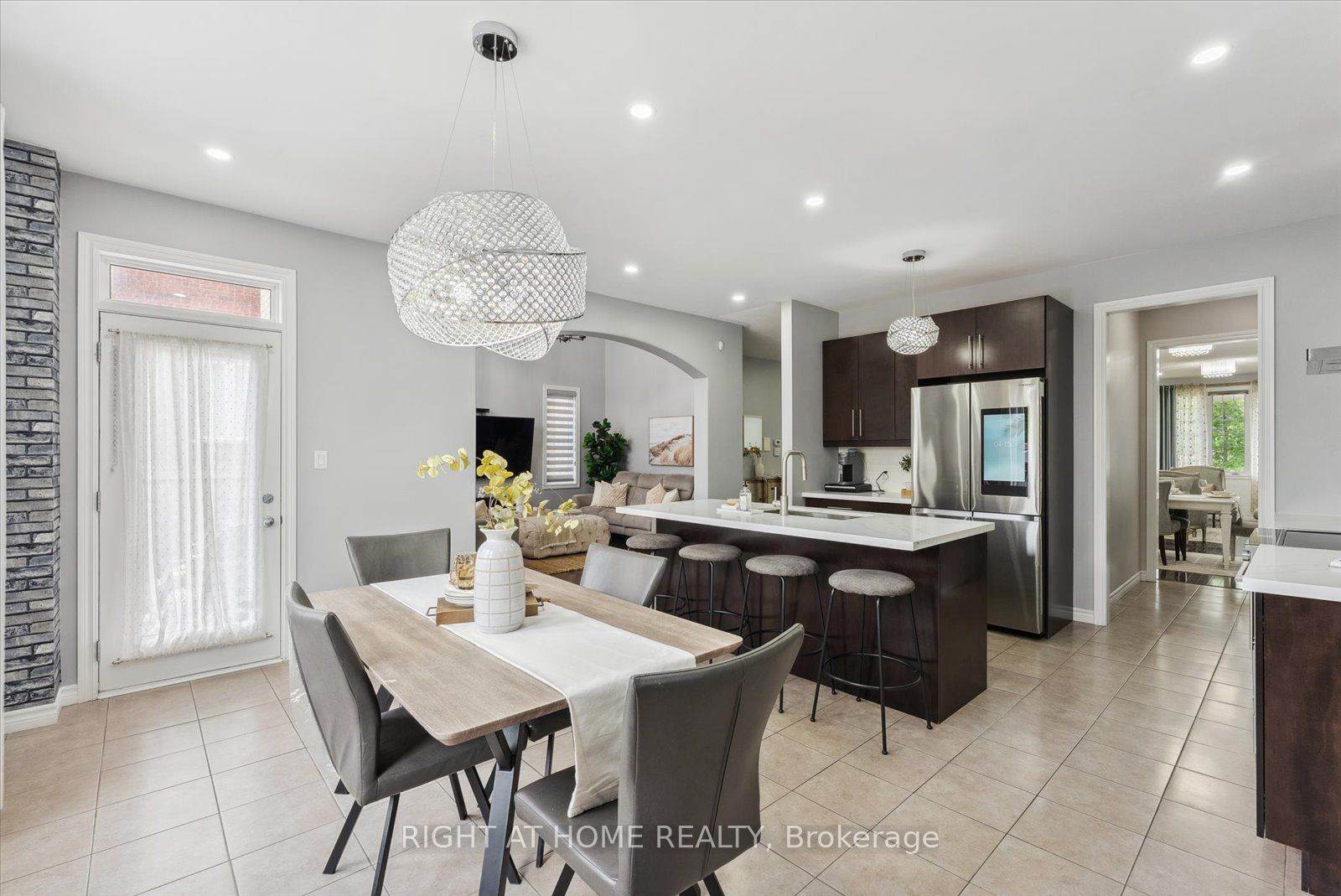 7 Carl Raby St