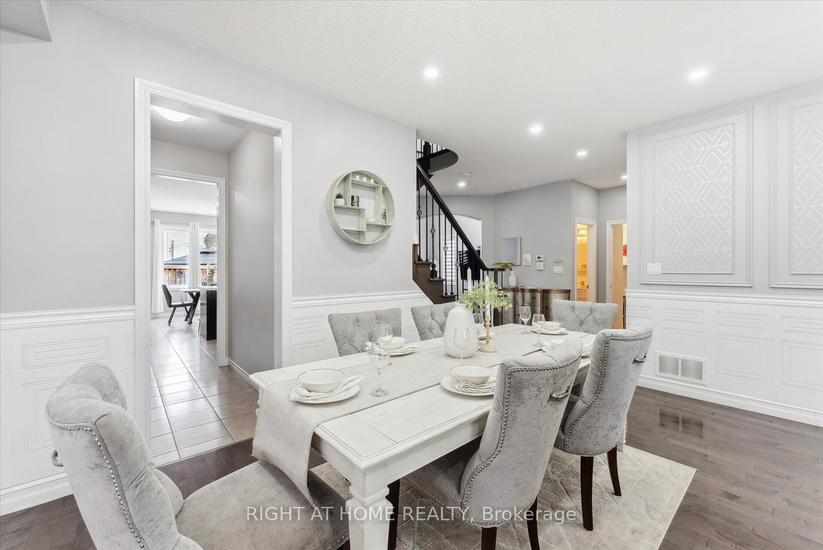 7 Carl Raby St