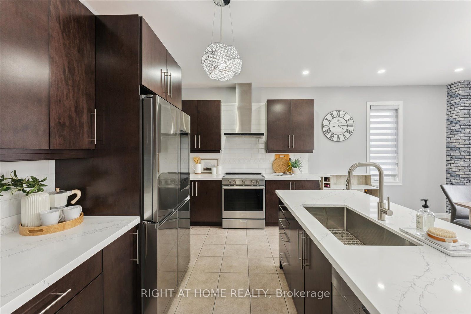 7 Carl Raby St