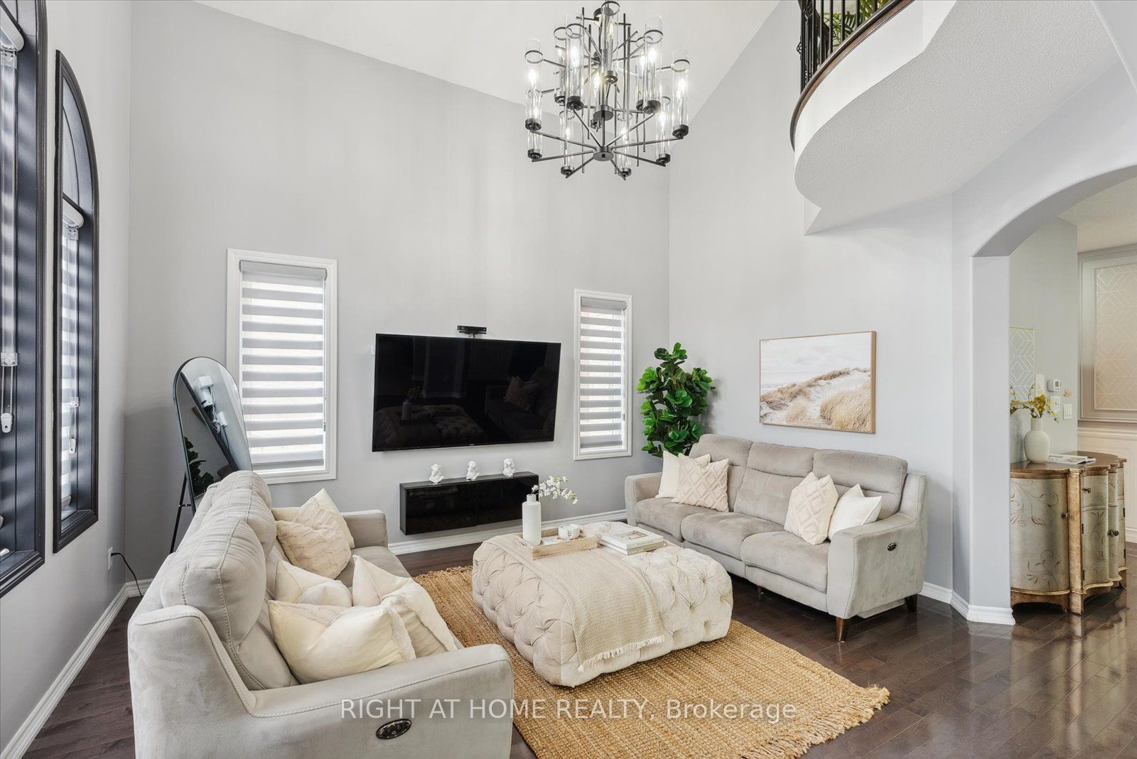 7 Carl Raby St