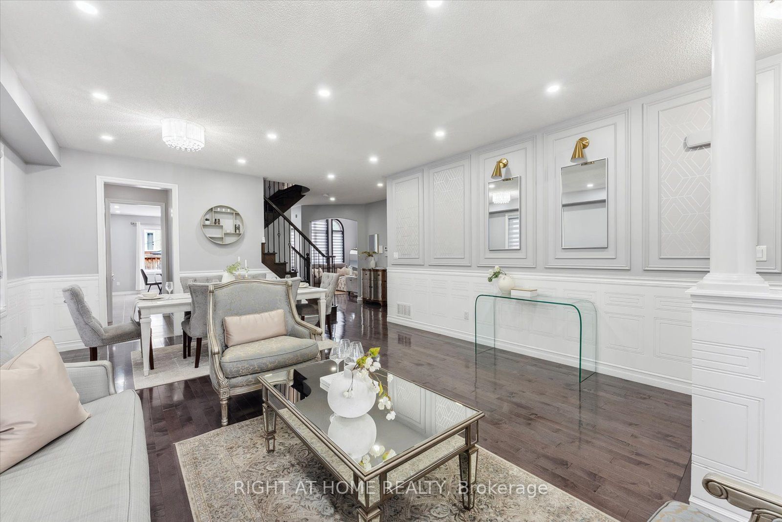 7 Carl Raby St