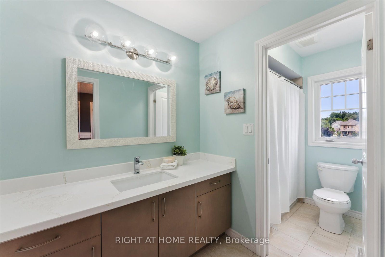 7 Carl Raby St