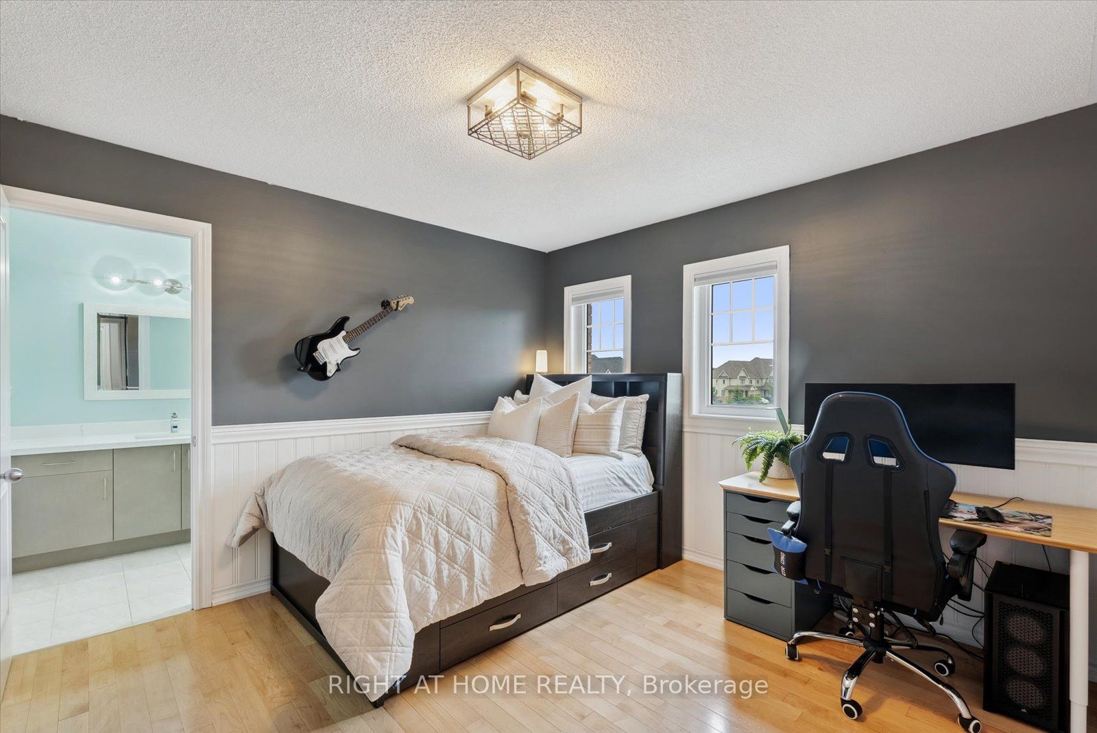 7 Carl Raby St