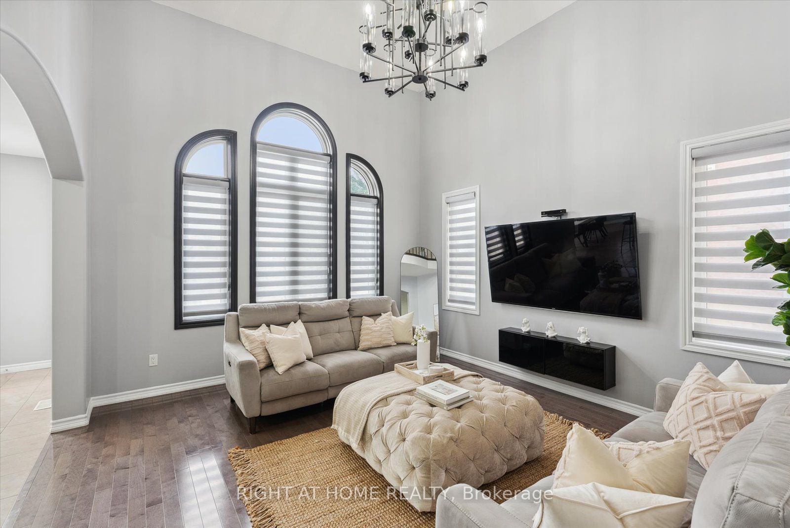 7 Carl Raby St