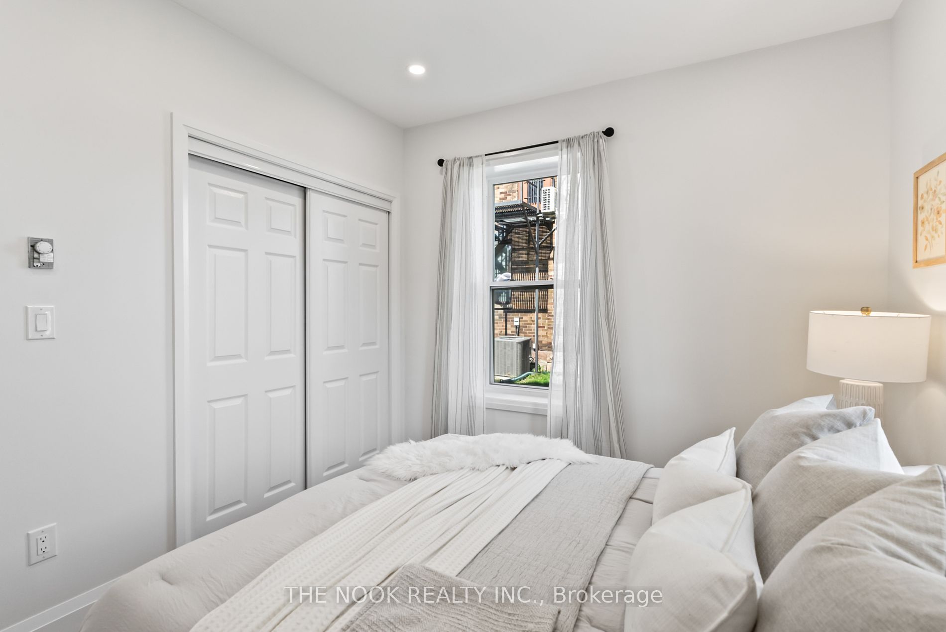 44 Colborne St E