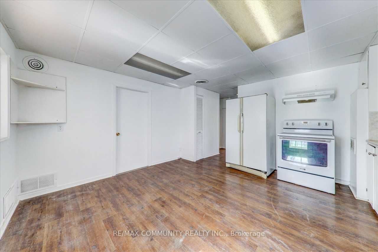 27 George St