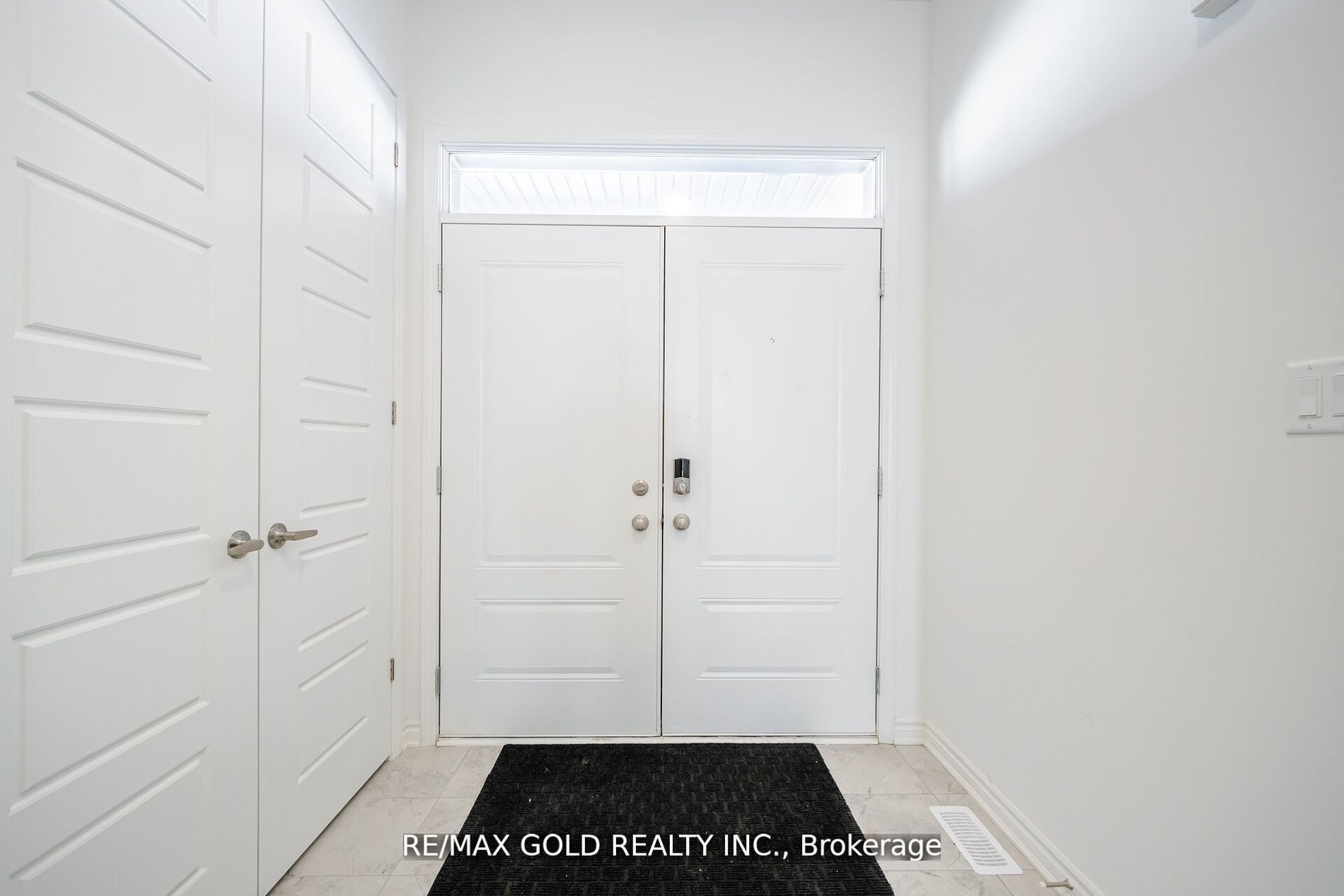 1582 Honey Locust Pl