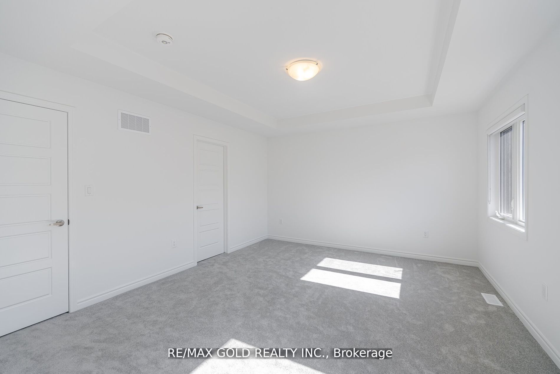 1582 Honey Locust Pl