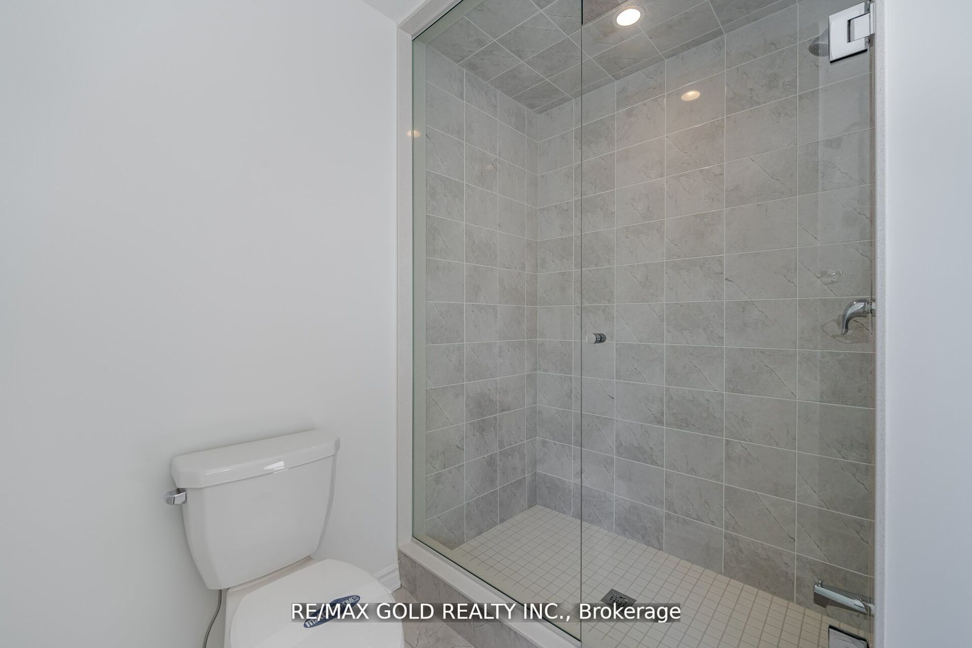 1582 Honey Locust Pl