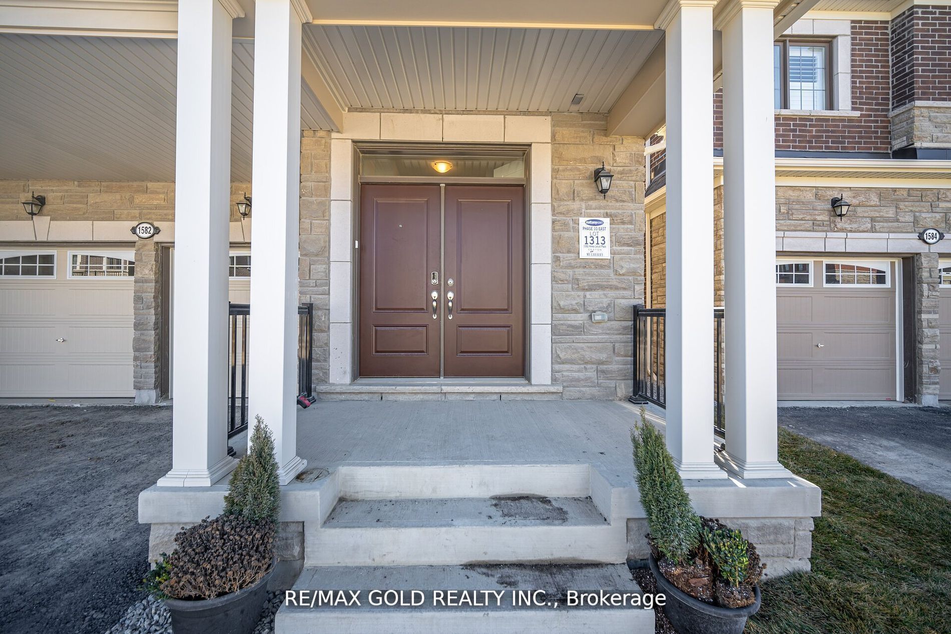 1582 Honey Locust Pl