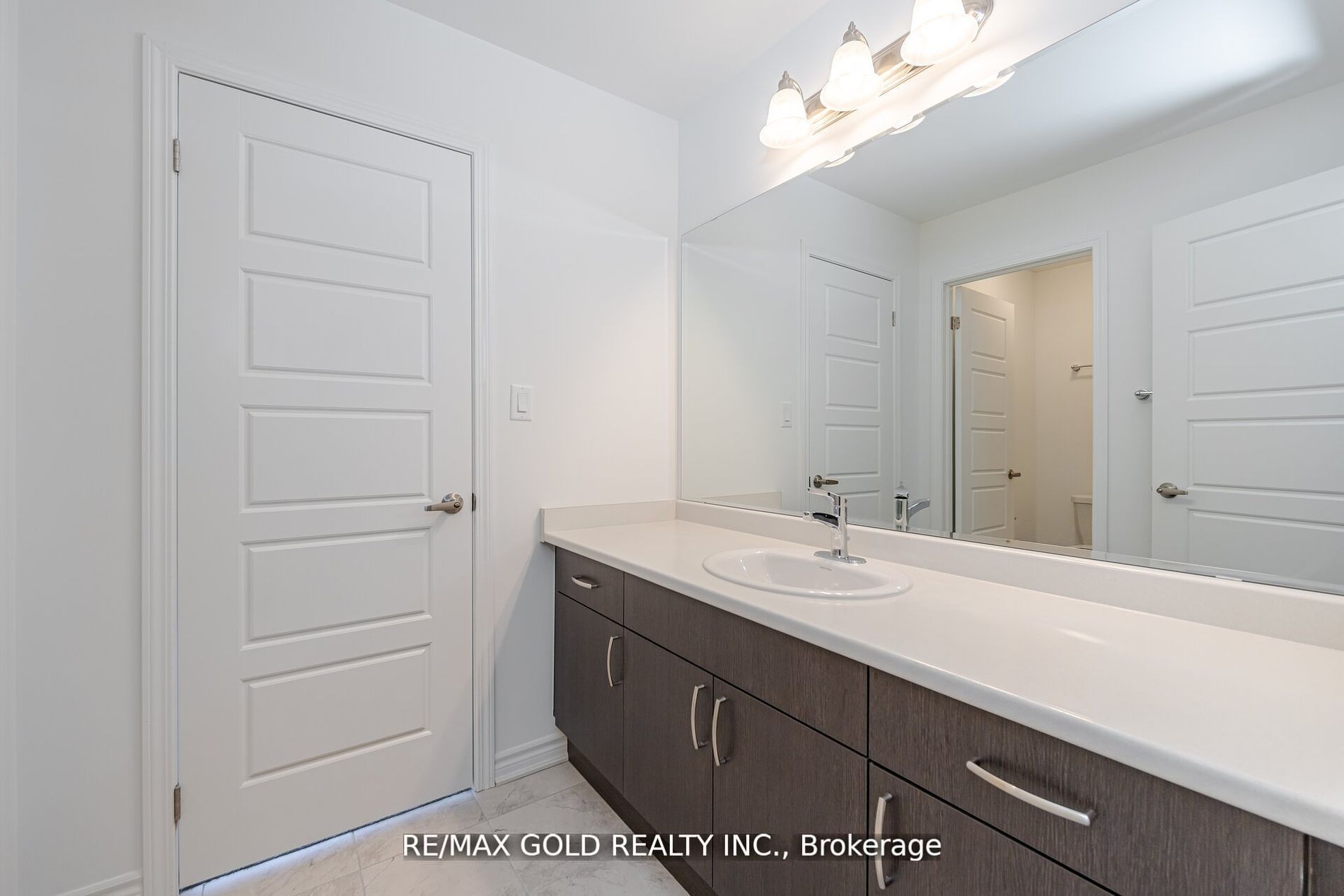 1582 Honey Locust Pl