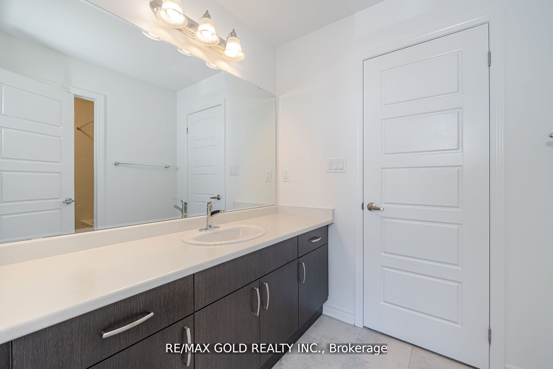 1582 Honey Locust Pl