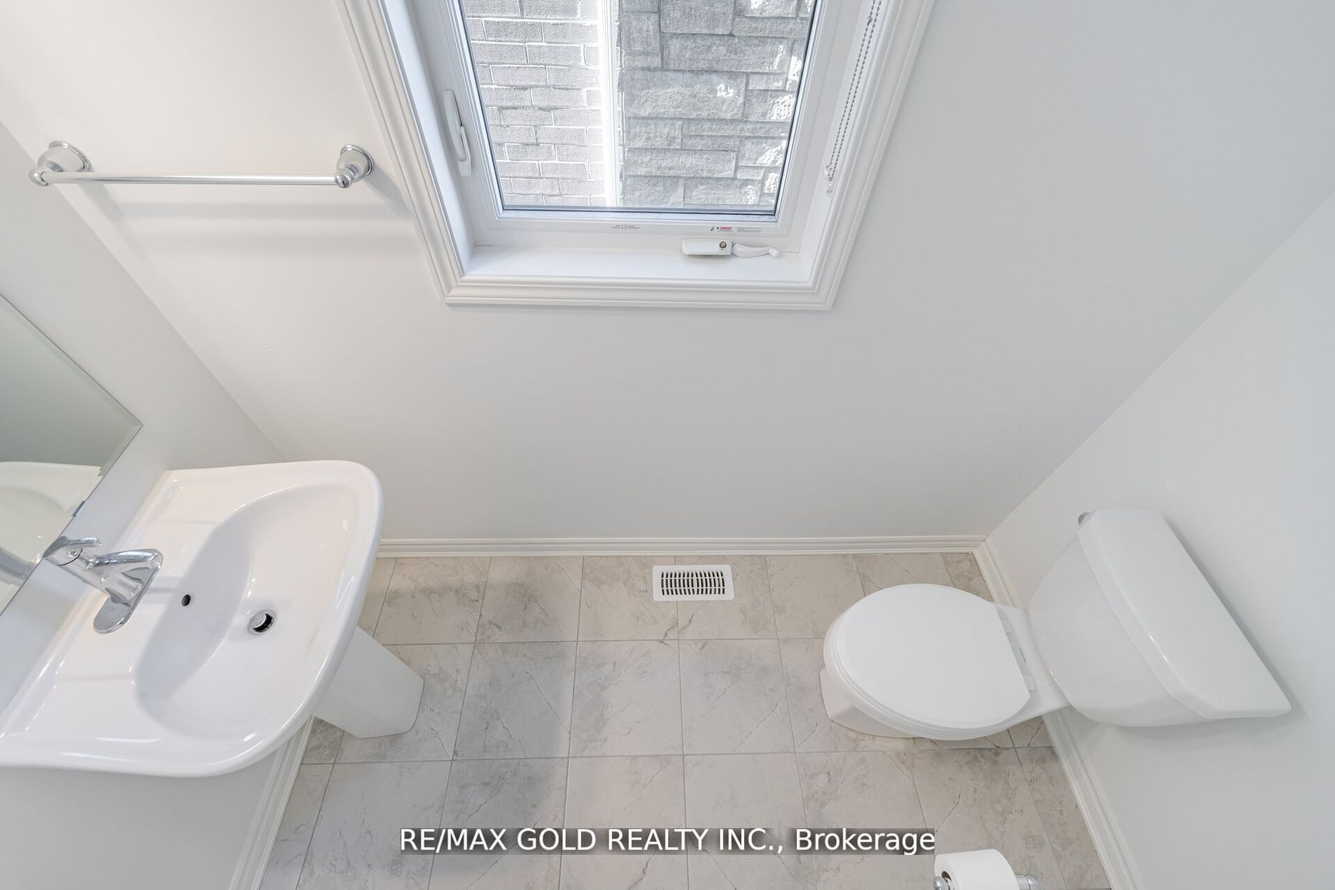 1582 Honey Locust Pl