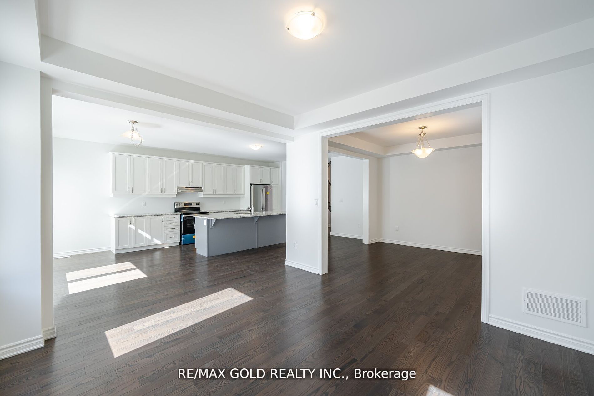 1582 Honey Locust Pl