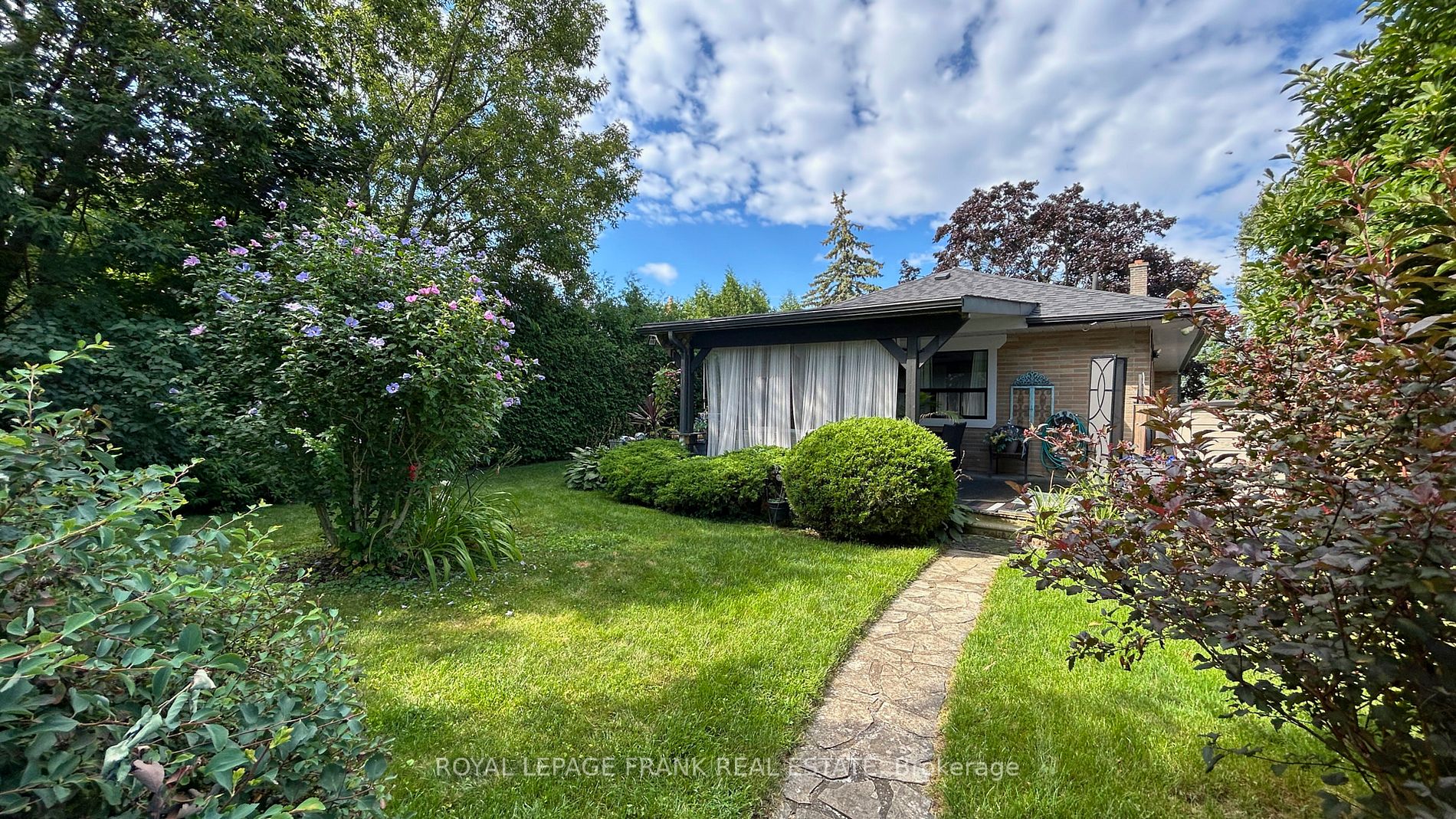 707 Walnut St W